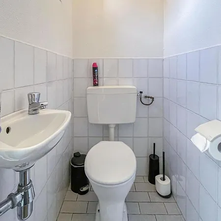 3 Bedroom Amazing In Casa de Férias Ewijk