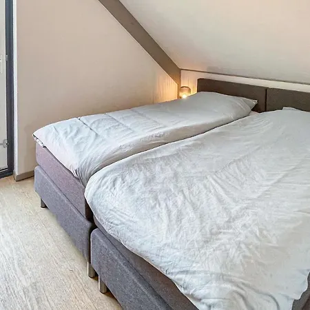 3 Bedroom Amazing In Casa de Férias Ewijk